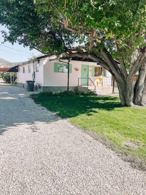 Fabulous 50's & Hot Tub Hotels in Salina