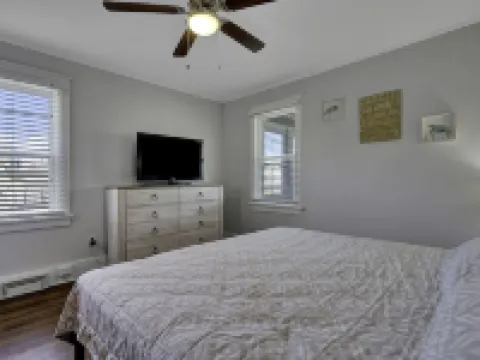 Classic Shore House in the Heart of Beach Haven Hotels in Beach Haven