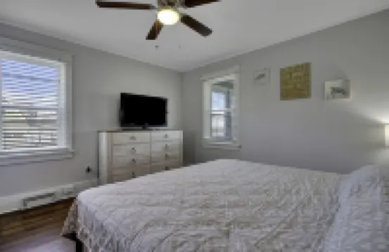 Classic Shore House in the Heart of Beach Haven