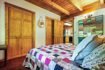 Creekside Cozy Cabin:Minutes to UTK, Dtwn Knox & M’ville ,Marina, & TYS airport 맥기 타이슨 공항 주변 호텔