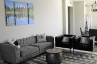 Stylish modern home- explore PNW Hike work from home or explore nearby wineries