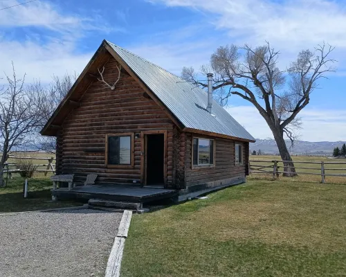 Nice little cabin just south of Dillon. Hotels in Beaverhead County
