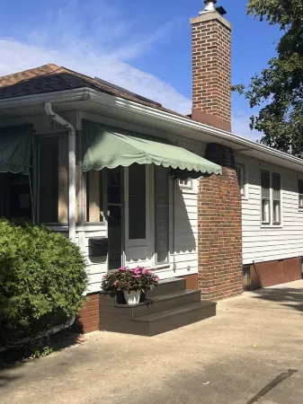 Elegant Family/Pet Friendly Cottage in Coveted Clark Park Отели рядом с достопримечательностью «Weston Hall»