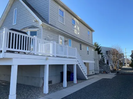 Immaculate House Steps from Manasquan Beach