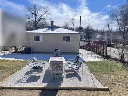 Delightful 4-Bed Whole House with Easy Parking