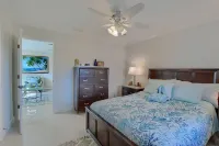 Waterfront Home!! Gulf Stream with Kayaks