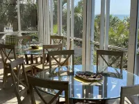 BEACHFRONT, HEATED POOL, KAYAKS/SUP, LANAI W/ GULF VIEWS, 85' DOCK, 2 GOLF CARTS 캡티바 호텔