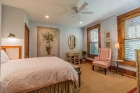 'Mountain Therapy' Luxury Cottage at the Blue Ridge Mountain Club w/ Hot Tub