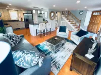 Coastal Cottage - Porch, Grill, Walk to Portsmouth Hotels in Kittery