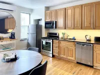 2BR Apartment in Historic Brownstone, 7 Min Train to NYC, Downtown Jersey City