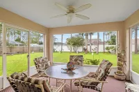 Charming 3-bedroom house with POOL, Firepit & WiFi / close to beach