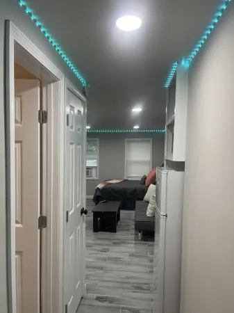 Stonemountain City Apartment With Private Entrance Отели рядом с достопримечательностью «Benu Glass Creations»