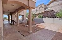 Amazing Spacious Castle House! Hotels in Los Lunas