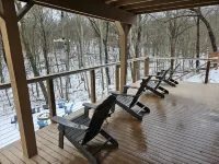 Charming 4-bedroom house w/Hot tub/Arcade games/WiFi/firepit and more