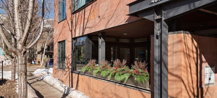 9 Million Luxury Residence at “Monarch on the Park”Downtown Aspen with Parking Hotels in Pitkin County