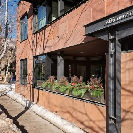 9 Million Luxury Residence at “Monarch on the Park”Downtown Aspen with Parking