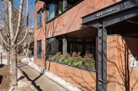 9 Million Luxury Residence at “Monarch on the Park”Downtown Aspen with Parking - Luxury