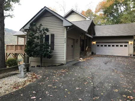 The Mountain View Lodge - Luxury in Whittier! Awesome views from every deck!