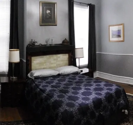 Well Equipped Clean Comfy Downtown APT with Parking