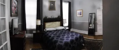 Well Equipped Clean Comfy Downtown APT with Parking Cannonball House 주변 호텔