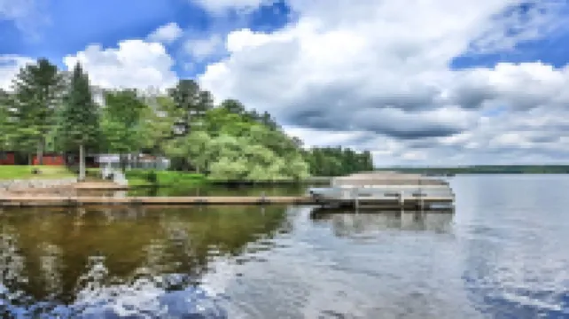 Whitetail Ridge: Lakefront Home, FREE Wi-Fi/Firewood, Generator, No Cleaning Fee