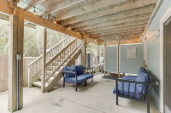 LOCATION, privacy, spaciousness! Be on the beach instead of sitting in traffic!