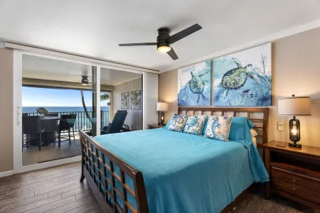 Fabulous Oceanfront Two Bedroom w/Huge Lanai & Central A/C! Отели рядом с достопримечательностью «Moonshot Play Space, LLC»