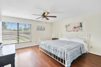 Private Home - Pool & Game Room Hotels in Greater Northdale