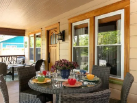 Beautifully Restored Craftsman Home - Downtown Weaverville - Fenced Pet Yard Hotels in Weaverville