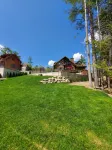 River bank lodge just minutes to Lake George with heated salt water pool