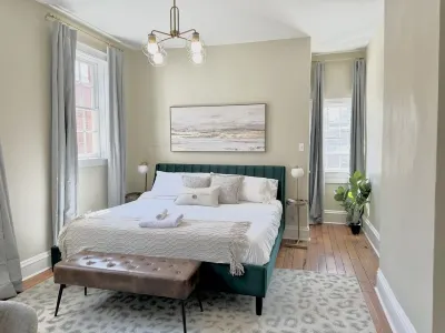 Large City Center House - 7 BEDS/2 BA w/ parking Hotels near Willow Lawn