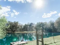 Beautiful 2 story house overlooking the water. Has arcade & Close to the springs