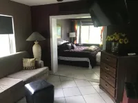 Lake Front Suite -Close to all Attractions