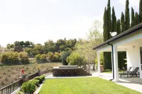 Vineyard Farmhouse with Private Pickleball in Temecula Hotels near Temecula to DeLuz Lookout Trail