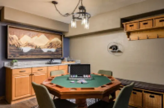 Cozy Breck Chalet - Private Sauna, Hot Tub, Fire Pit + 1.5mi to Breckenridge!!