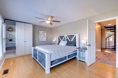 Riverfront Oasis: 5 Min to DT Cincinnati