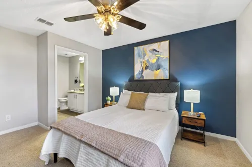 Athens Stay Near Uga, Pool + Gym & Bear Hollow Zoo, Sleeps 8.