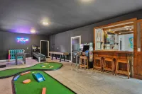 Barn! B-Ball Court/Mini Golf/Sports Bar/Tiki Bar/Theater/Arcade/Hot Tub/Fire Pit