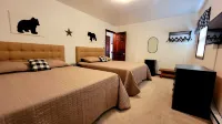 NEW!! 5 Star Gated Community. Wifi, Games, Fire Pit, 5 Smart TVs, Towels/Linens!