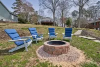 Peaceful Lakefront Retreat: private dock, deck, arcade and more!