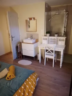 Concarneau, Former Mill of Kérangoc, in the countryside, near the ocean, Wifi Hotels in Melgven