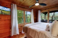 Cozy mountain view cabin & 2 king en-suites