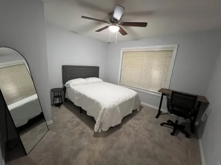 The Village’s classy Spacious 3bd, 2 car garage 3.7 miles from Sumter Square Отели в г. Те-Виллиджис