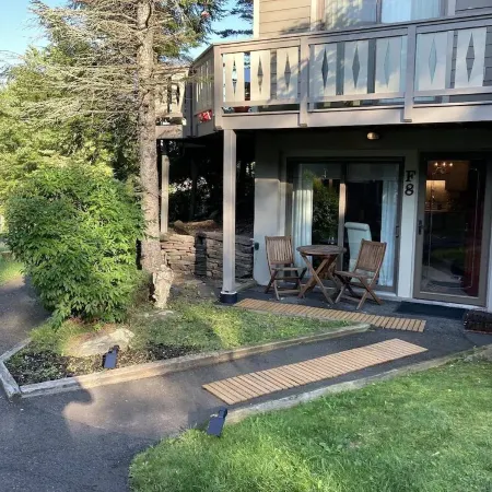 Four Seasons Luxury Mountain Retreat Next to Hiking Trails