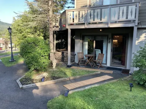 Four Seasons Luxury Mountain Retreat Next to Hiking Trails