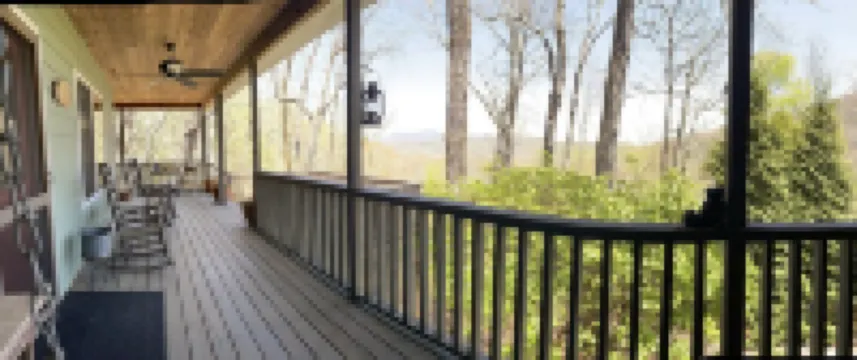 Luxurious Cabin with Stunning Mountain Views and Outdoor Fireplace in Sky Valley