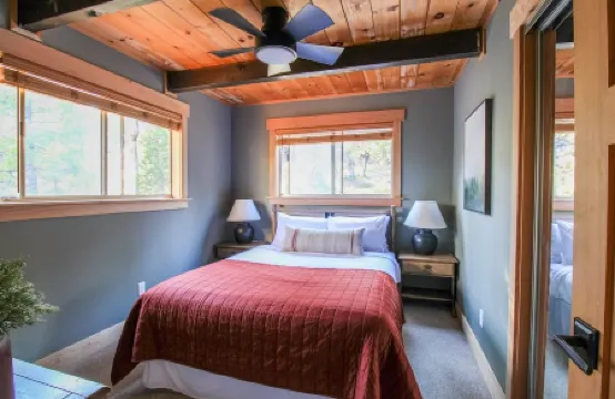 Across from Blue Lake Springs Pool! Private Hot Tub, EV charger, Pets Ok!