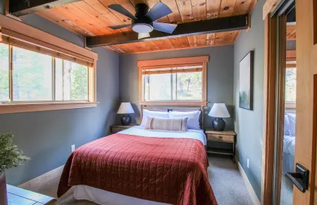 Across from Blue Lake Springs Pool! Private Hot Tub, EV charger, Pets Ok!