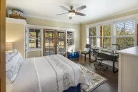 Chef's Kitchen, Salish Sea View, EV Charger: This is The Cottage on Cedar Street