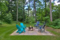 Amazing River House with Covered Patio! Sleeps 10-14. Kayaks,Fireplace,Games.